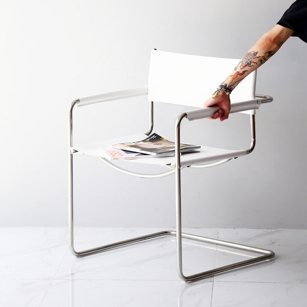 영가구아타르 암체어 캔틸레버 가죽 철제 카페 인테리어 디자인 팔걸이 의자